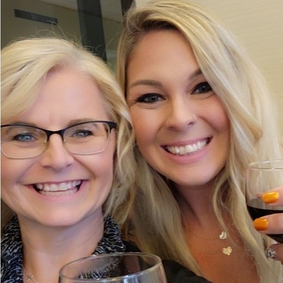 Meet your Posher, Kendall - Picture 4 of 5